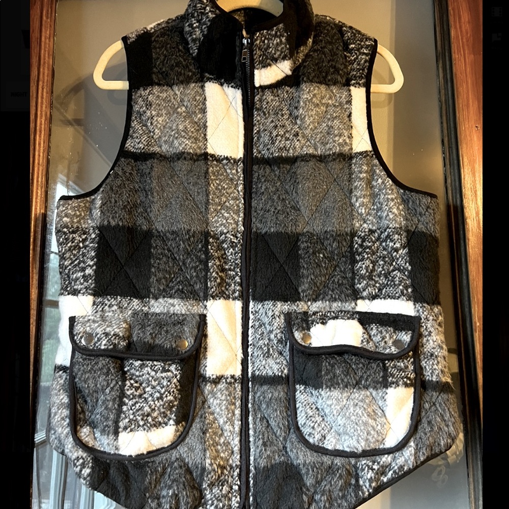 Black & white fleece vest